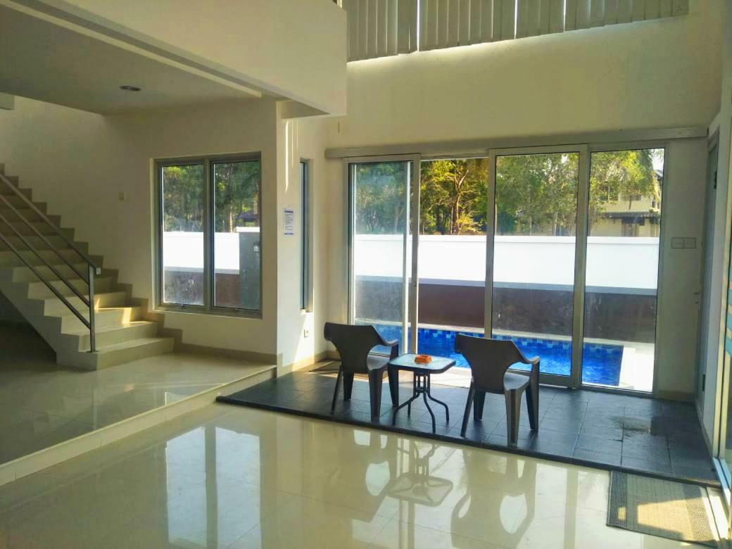Villa Kaca Tanjung Lesung Kültér fotó